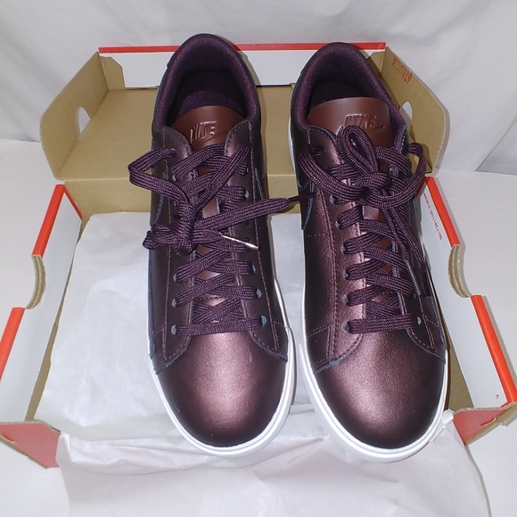 Nike Shoes - Nike Blazer low LE Unisex sneakers Metallic leathe